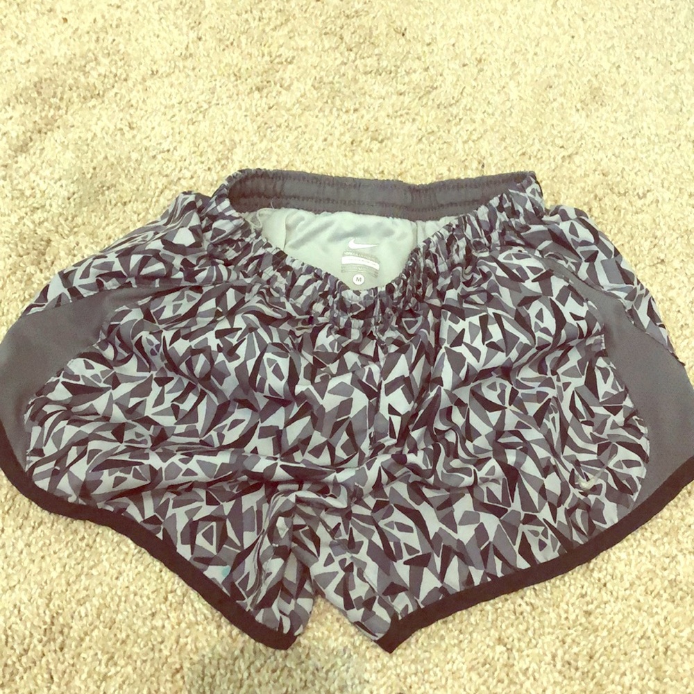 girls medium nike shorts